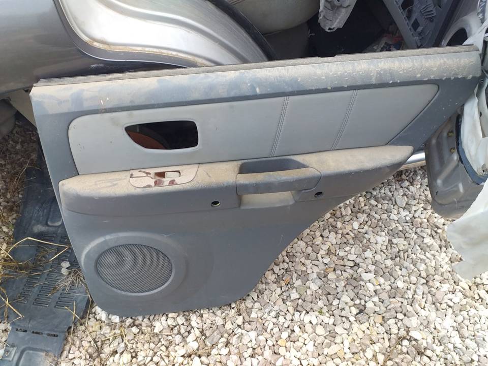 GUARNECIDO PUERTA TRASERA DERECHA