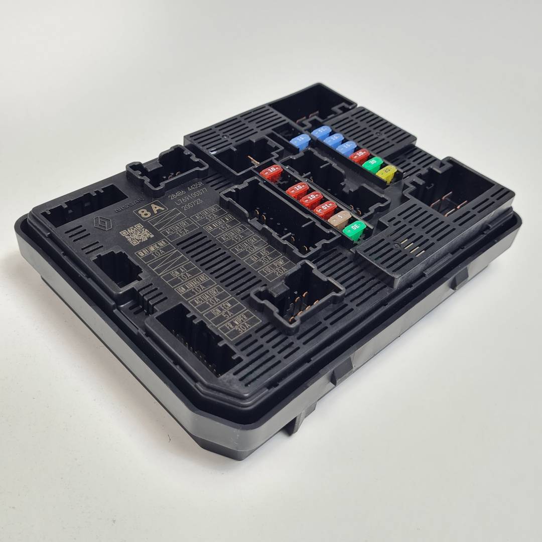 Fuse / relay box - 284B64435R - DACIA - SANDERO III