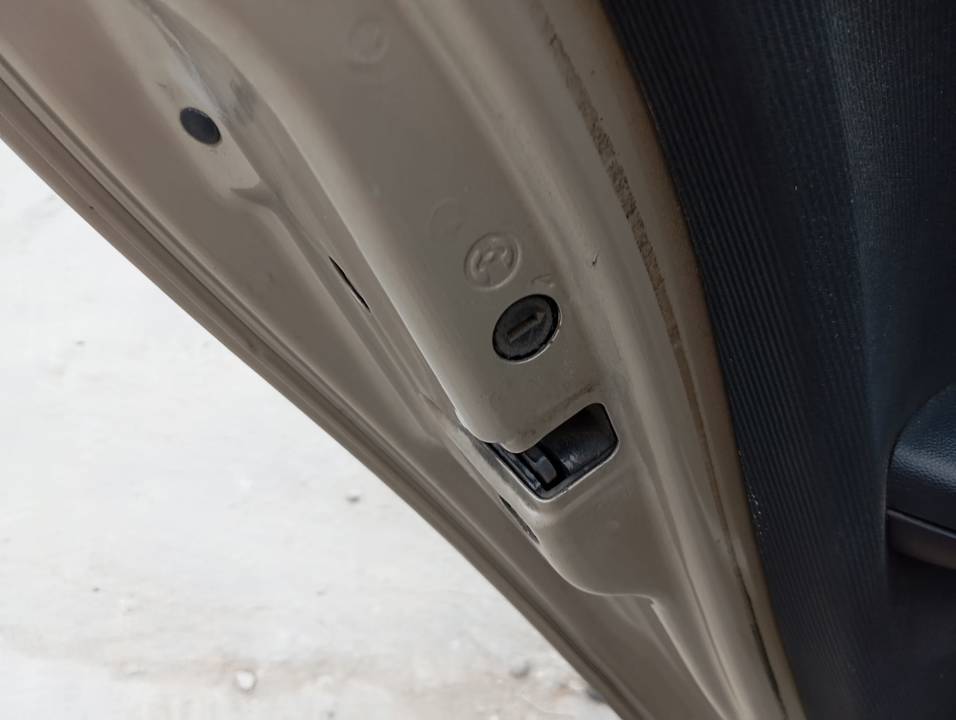 CERRADURA PUERTA TRASERA IZQUIERDA