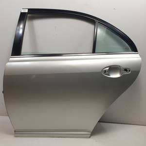 PUERTA TRASERA DERECHA TOYOTA AVENSIS BERLINA (T25) Autodesguaces Alicante