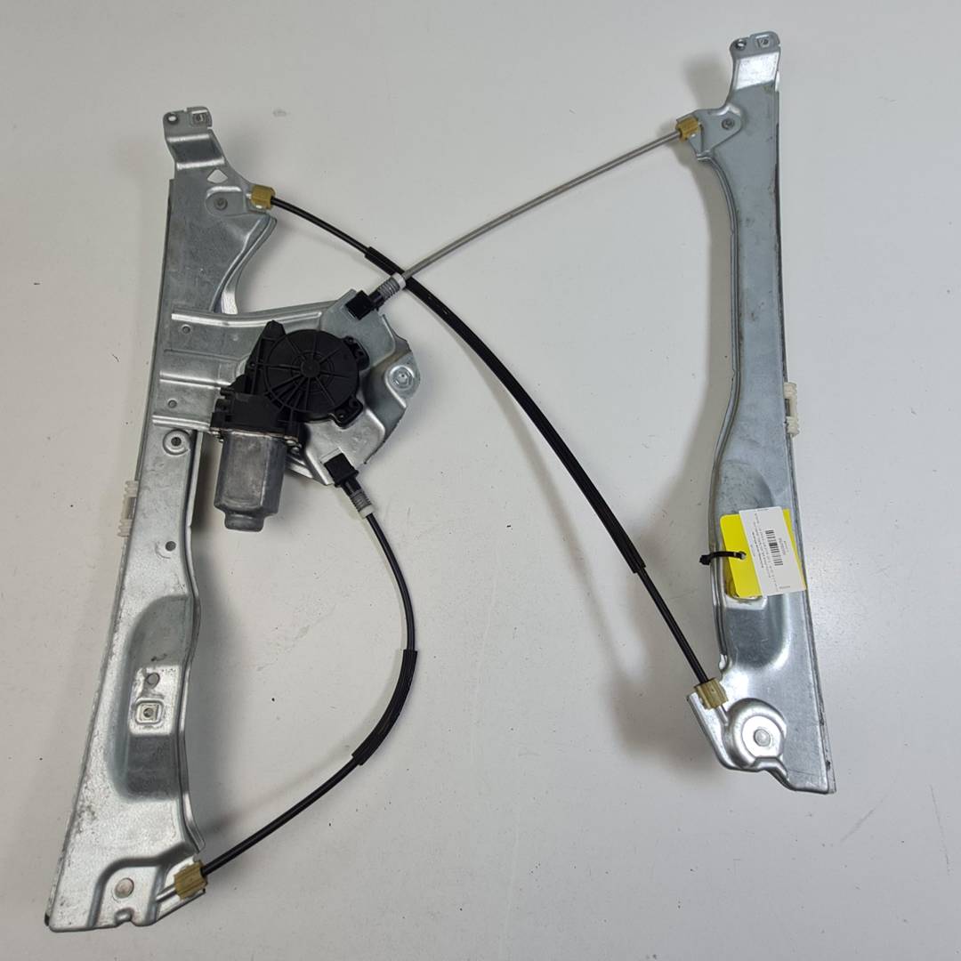 ELEVALUNAS DELANTERO DERECHO - 8200291147 - RENAULT - CLIO III