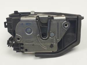 CERRADURA PUERTA TRASERA DERECHA 7167070 BMW X3 (E83) Autodesguaces Alicante