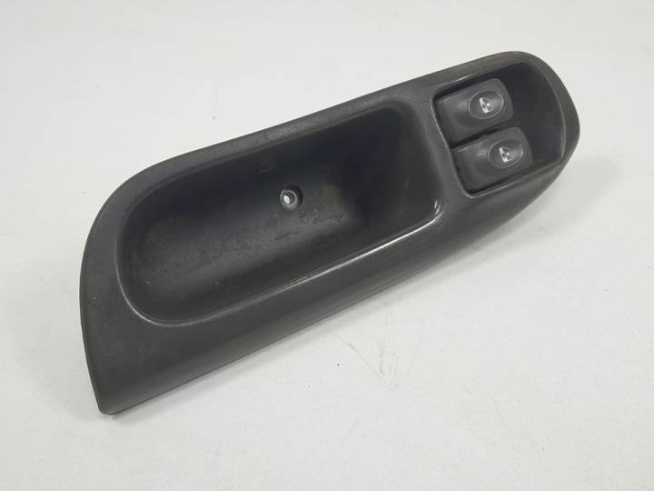MANDO ELEVALUNAS TRASERO IZQUIERDO 432963K RENAULT SCENIC (JA..) Autodesguaces Alicante