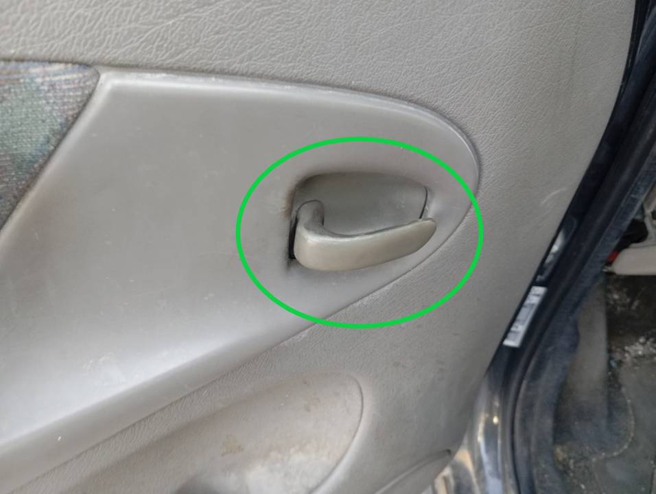MANETA INTERIOR DELANTERA IZQUIERDA