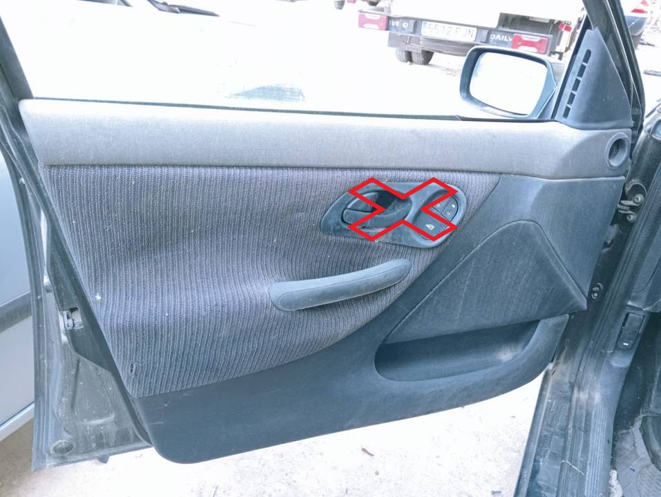 GUARNECIDO PUERTA DELANTERA IZQUIERDA