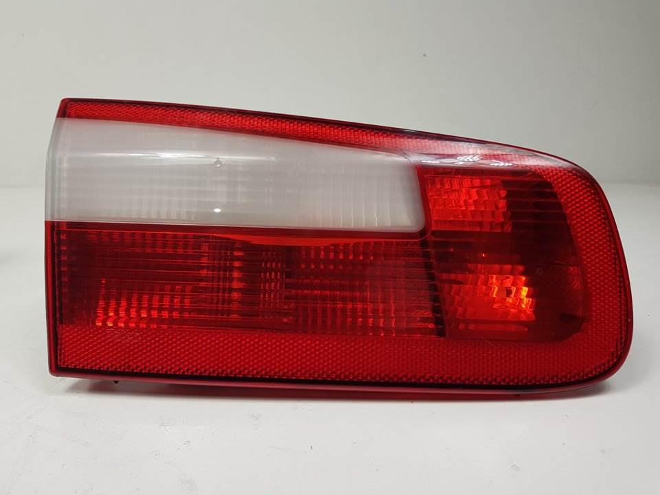 PILOTO TRASERO IZQUIERDO INTERIOR - 8200002475 - RENAULT - LAGUNA II (BG0)