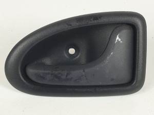 MANETA INTERIOR TRASERA DERECHA 7700423888 RENAULT CLIO II FASE II (B/CB0) Autodesguaces Alicante