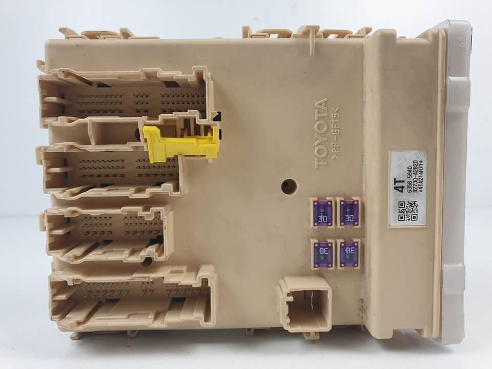 CAJA RELES / FUSIBLES - 8922142250 - TOYOTA - RAV 4 (A4)