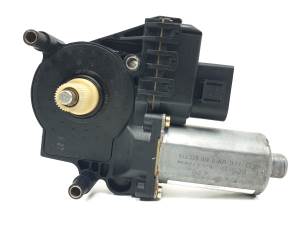 MOTOR ELEVALUNAS DELANTERO DERECHO 0130821774 AUDI ALLROAD QUATTRO (4BH) Autodesguaces Alicante
