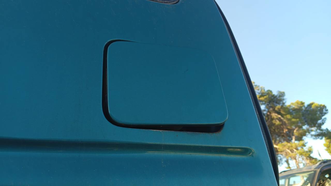 TAPA EXTERIOR COMBUSTIBLE