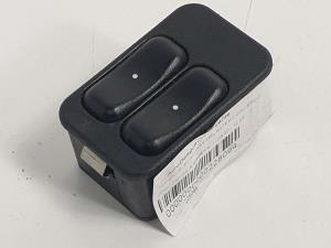 MANDO ELEVALUNAS DELANTERO IZQUIERDO 90561088 OPEL ZAFIRA A Autodesguaces Alicante