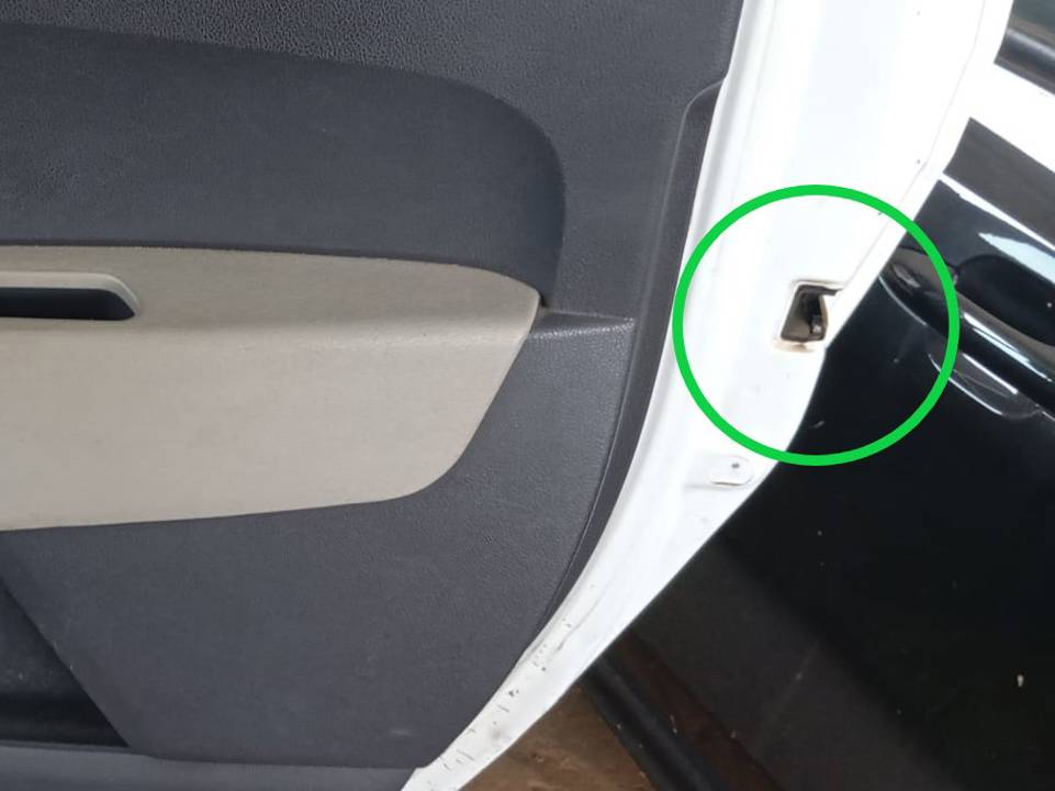CERRADURA PUERTA TRASERA DERECHA