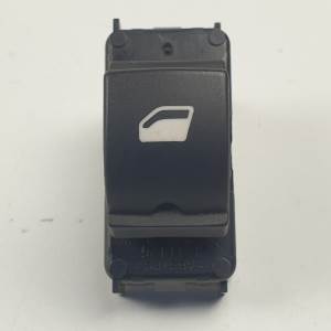 MANDO ELEVALUNAS DELANTERO DERECHO 13483539 OPEL CROSSLAND X Autodesguaces Alicante