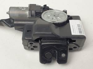 CERRADURA MALETERO / PORTON T5161382A TOYOTA RAV 4 (A4) Autodesguaces Alicante