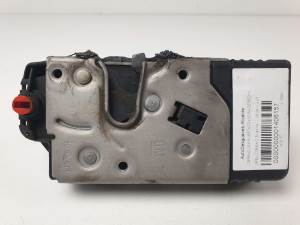 CERRADURA PUERTA TRASERA DERECHA 13154794 OPEL CORSA C (F68) Autodesguaces Alicante
