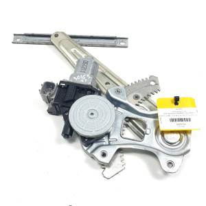 ELEVALUNAS TRASERO IZQUIERDO 82730CV01B NISSAN JUKE (F15) Autodesguaces Alicante
