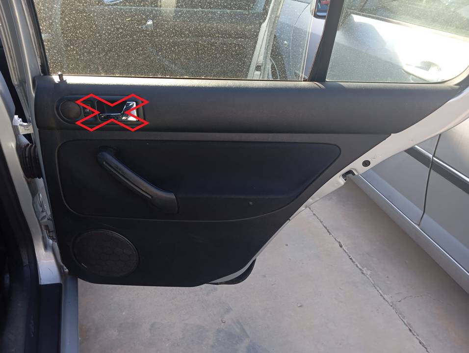 GUARNECIDO PUERTA TRASERA DERECHA