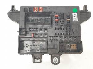 CAJA RELES / FUSIBLES 1327731705 OPEL INSIGNIA BERLINA Autodesguaces Alicante