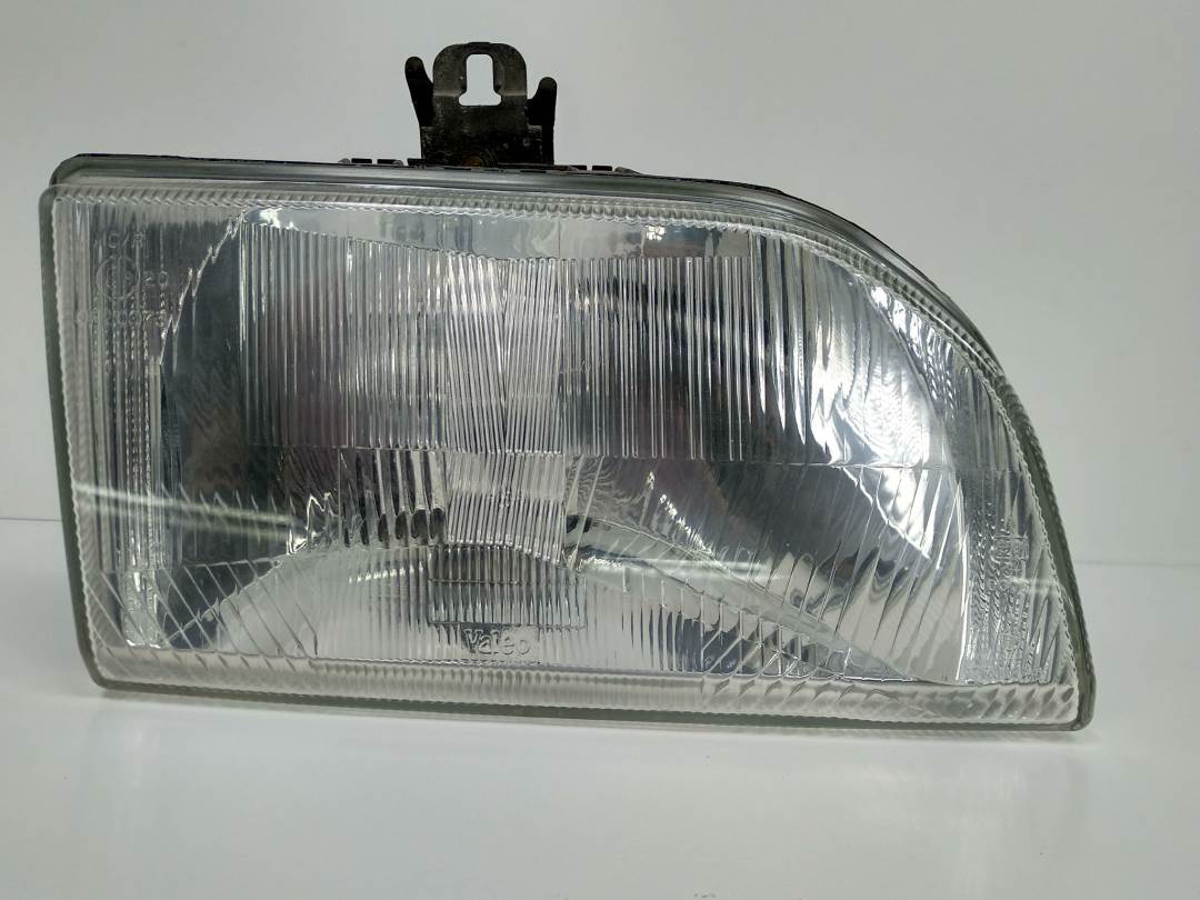 FARO DERECHO - FORD - FIESTA BERLINA