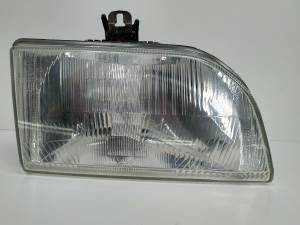 FARO DERECHO FORD FIESTA BERLINA Autodesguaces Alicante