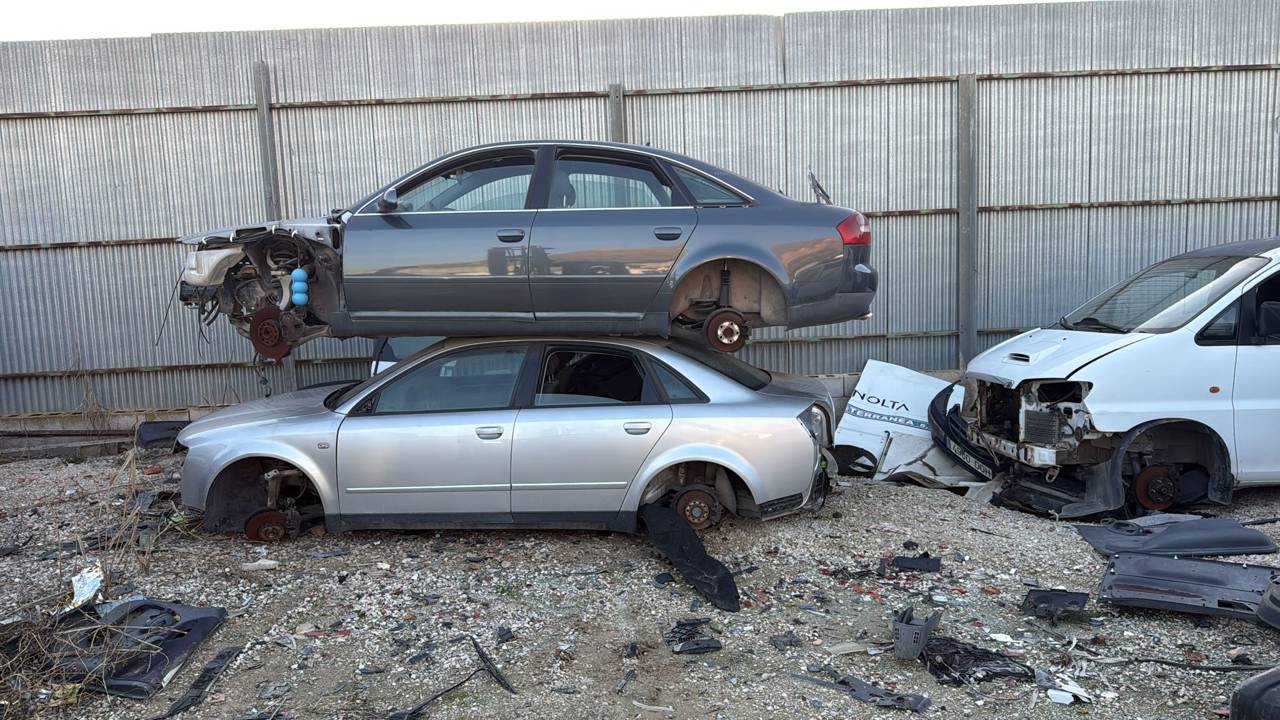 Imagen del vehículo AUDI A6 BERLINA (4B2)