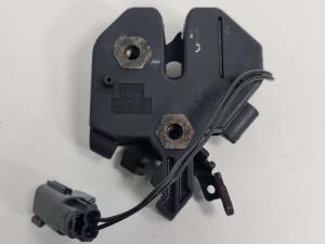 CERRADURA MALETERO / PORTON 9483765 VOLVO V70 FAMILIAR Autodesguaces Alicante
