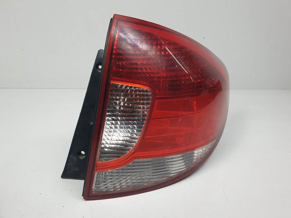 PILOTO TRASERO DERECHO - 92402FD0 - KIA - RIO (DC)