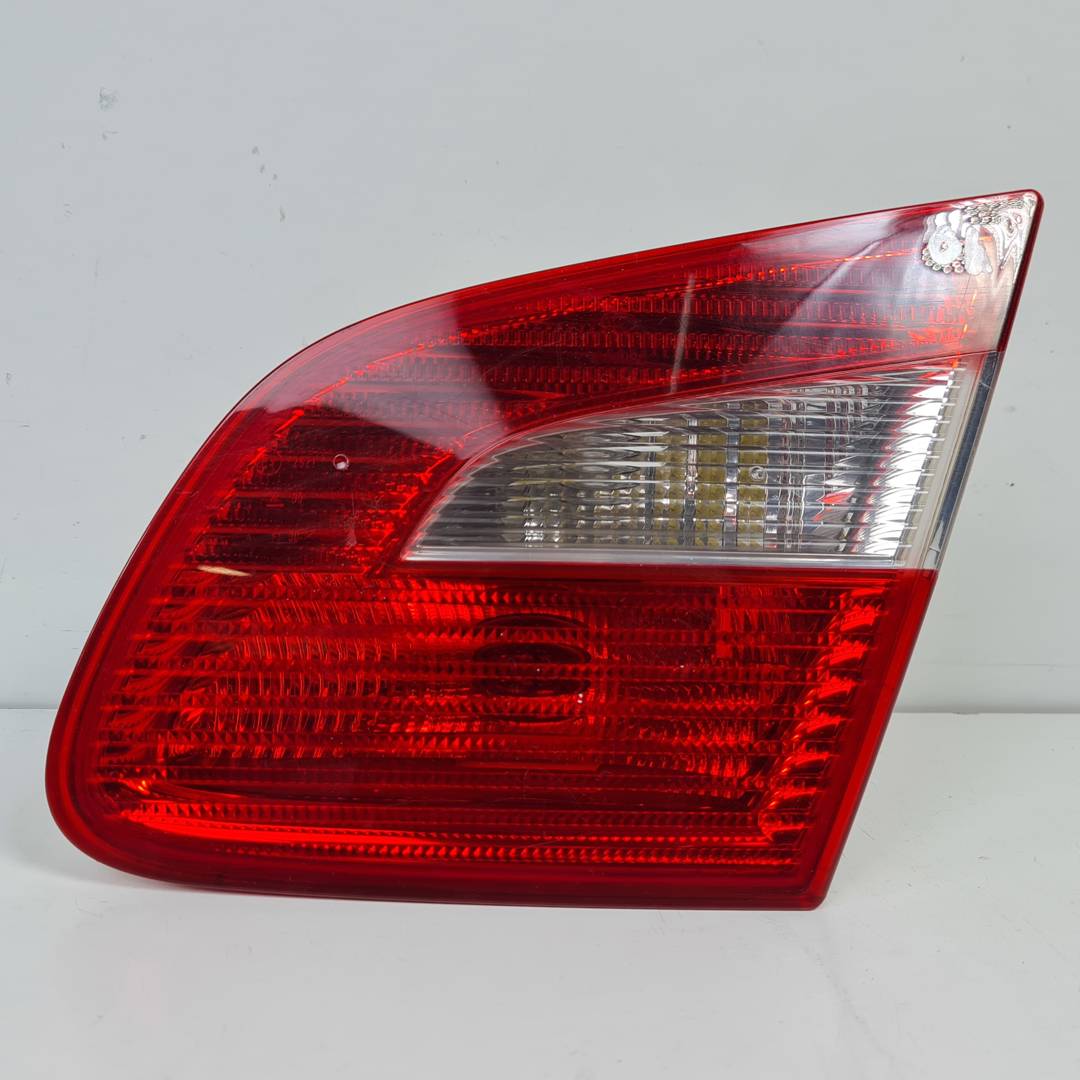 PILOTO TRASERO DERECHO INTERIOR - 3T5945094 - SKODA - SUPERB (3T4)