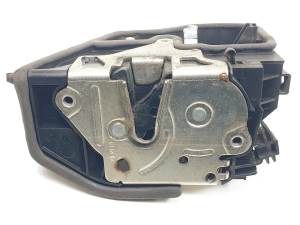 CERRADURA PUERTA TRASERA IZQUIERDA 7202147 BMW X3 (E83) Autodesguaces Alicante