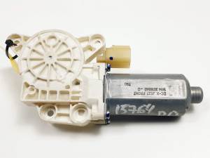 MOTOR ELEVALUNAS DELANTERO DERECHO WM3018840 CHRYSLER SEBRING CABRIO Autodesguaces Alicante
