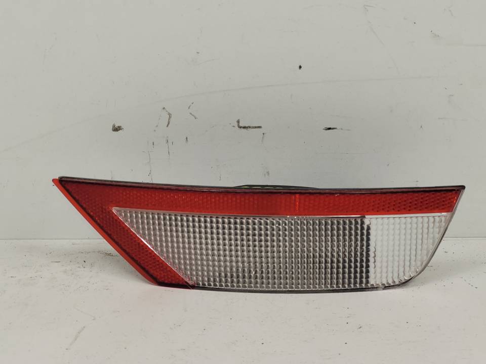 PILOTO TRASERO DERECHO PARAGOLPES 8V4115K272AB FORD FOCUS LIM. (CB4) Autodesguaces Alicante