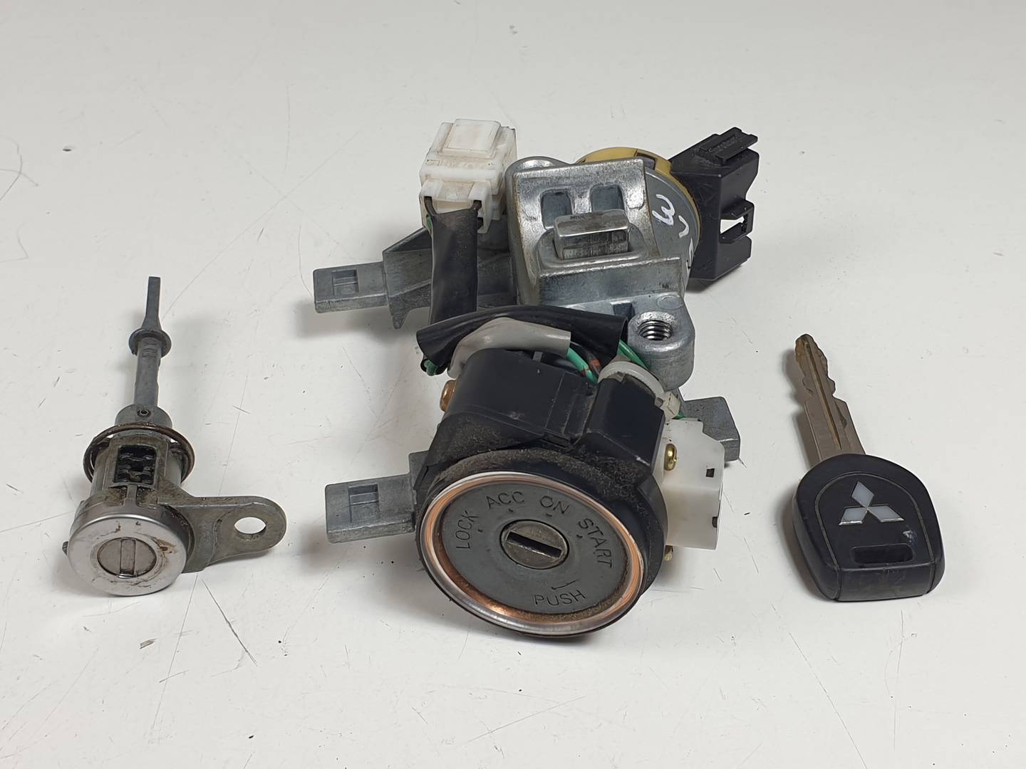 ANTIRROBO - MITSUBISHI - GRANDIS (NA0W)