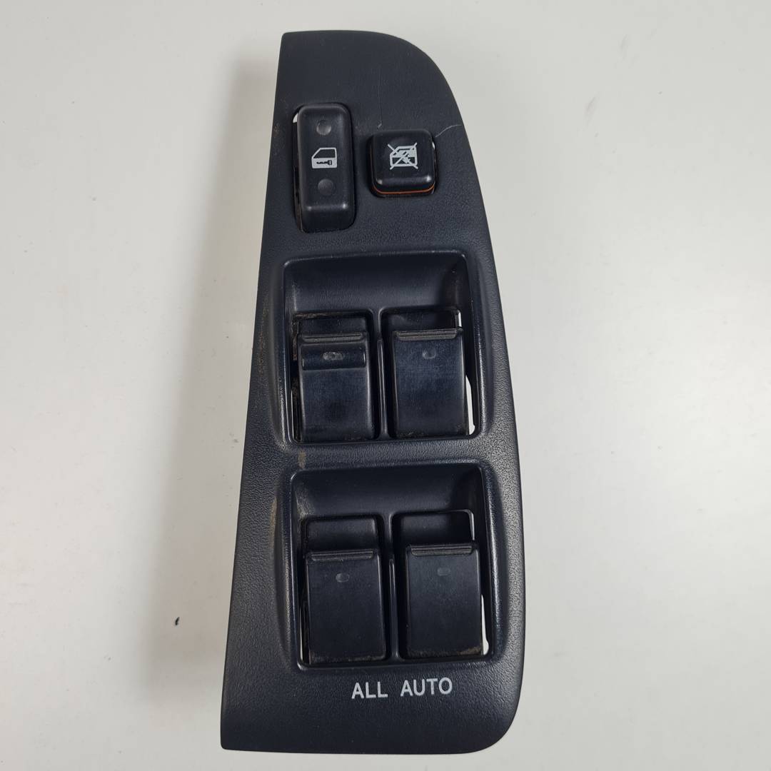 MANDO ELEVALUNAS DELANTERO IZQUIERDO - 8482005100 - TOYOTA - AVENSIS WAGON (T25)