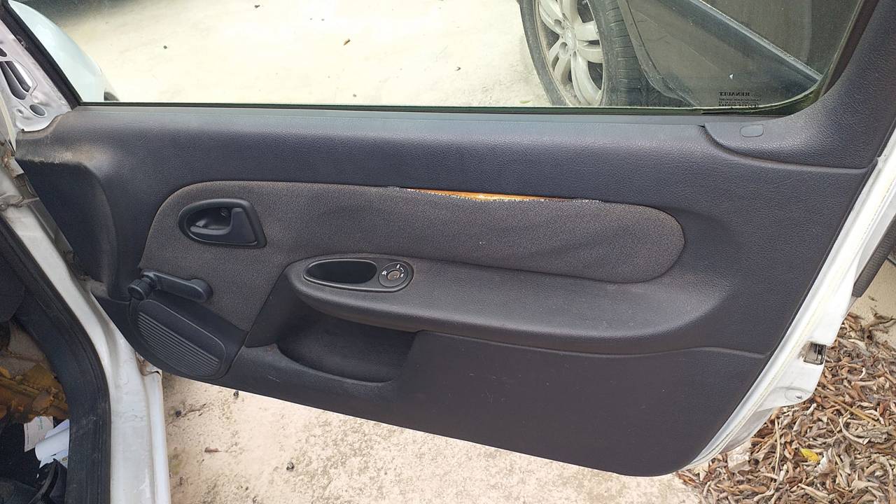 Imagen del vehículo RENAULT CLIO II FASE II (B/CB0)