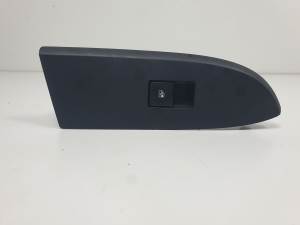 MANDO ELEVALUNAS DELANTERO DERECHO 13305370 OPEL AMPERA Autodesguaces Alicante