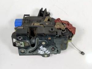 CERRADURA PUERTA TRASERA DERECHA 7L0839016A VOLKSWAGEN TOUAREG (7LA) Autodesguaces Alicante