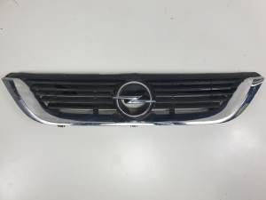 REJILLA DELANTERA 90505722 OPEL VECTRA B CARAVAN Autodesguaces Alicante