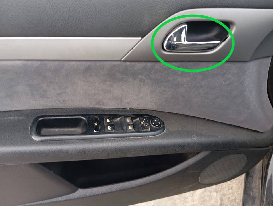 MANETA INTERIOR DELANTERA IZQUIERDA