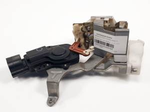 CERRADURA PUERTA TRASERA DERECHA TOYOTA AYGO (KGB/WNB) Autodesguaces Alicante