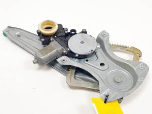 ELEVALUNAS TRASERO DERECHO 2621004360 TOYOTA AURIS (E150) Autodesguaces Alicante
