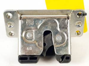 CERRADURA MALETERO / PORTON 90563999 OPEL MERIVA Autodesguaces Alicante