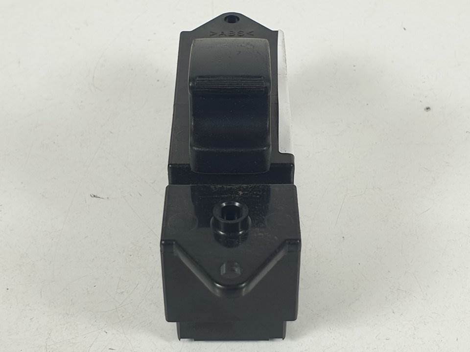 MANDO ELEVALUNAS TRASERO DERECHO - 8608A062 - MITSUBISHI - OUTLANDER (CW0)