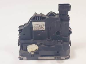 CERRADURA PUERTA DELANTERA IZQUIERDA 1325871 OPEL CORSA D Autodesguaces Alicante