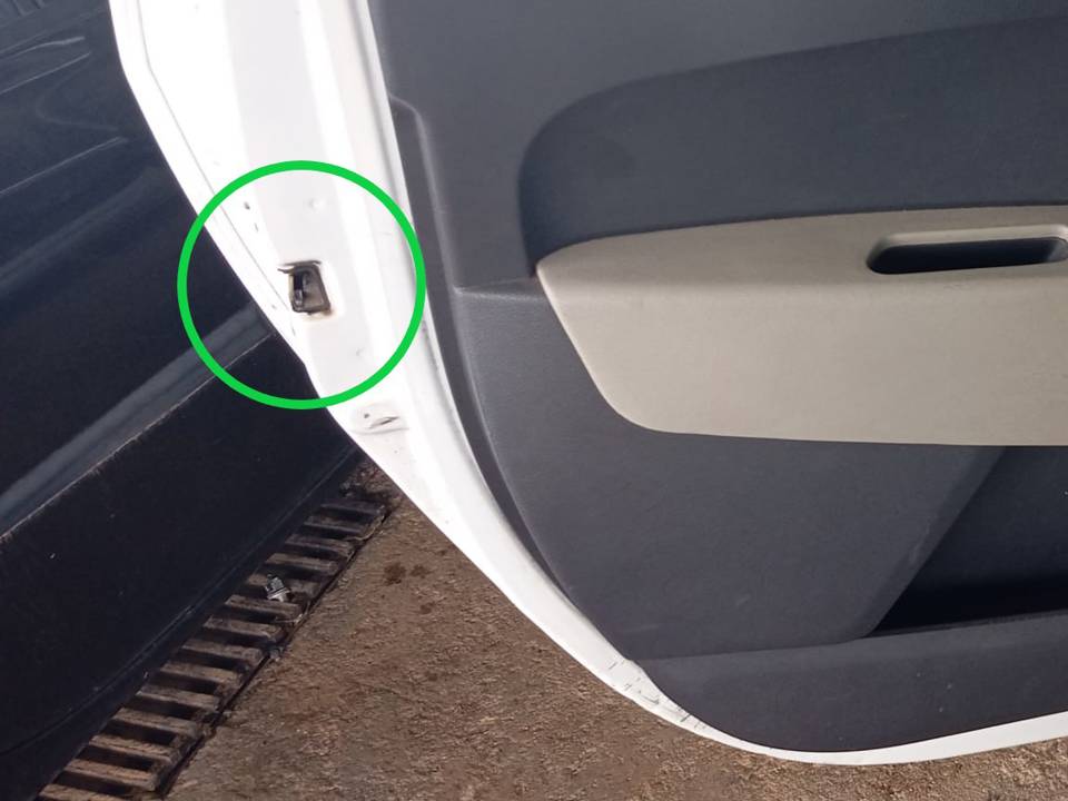 CERRADURA PUERTA TRASERA IZQUIERDA
