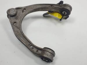 BRAZO SUSPENSION SUPERIOR DELANTERO DERECHO 7L0407047B AUDI Q7 (4L) Autodesguaces Alicante