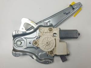 ELEVALUNAS TRASERO DERECHO 6983005100 TOYOTA AVENSIS BERLINA (T25) Autodesguaces Alicante