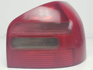 PILOTO TRASERO DERECHO 8L0945095 AUDI A3 (8L) Autodesguaces Alicante