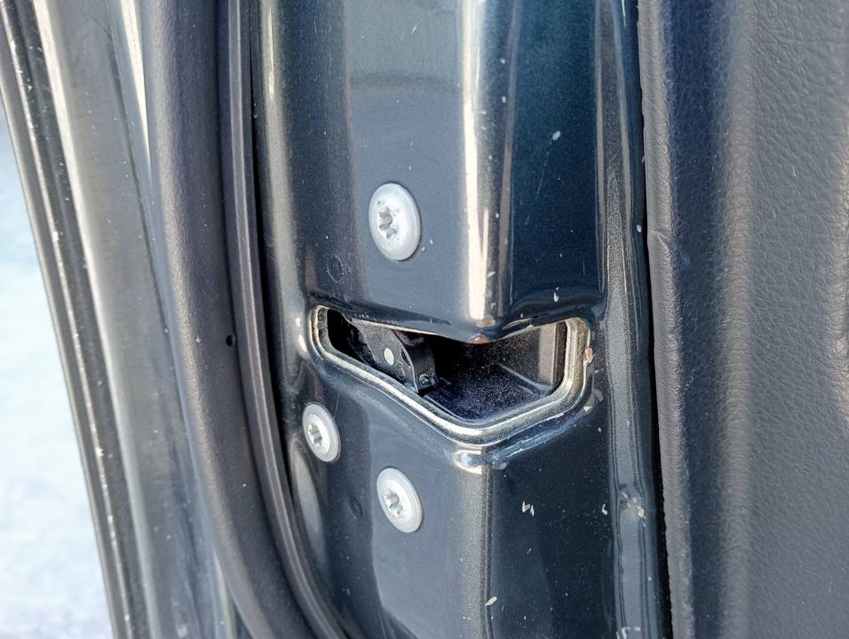 CERRADURA PUERTA DELANTERA IZQUIERDA