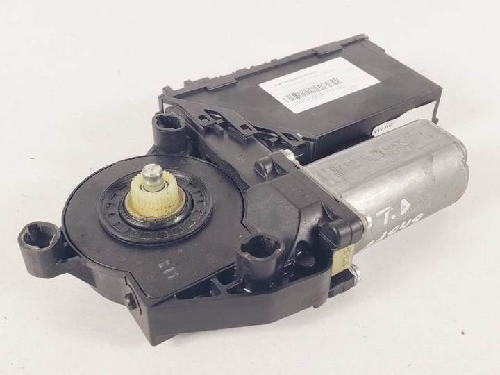 MOTOR ELEVALUNAS TRASERO DERECHO 7L6959704 VOLKSWAGEN TOUAREG (7LA) Autodesguaces Alicante