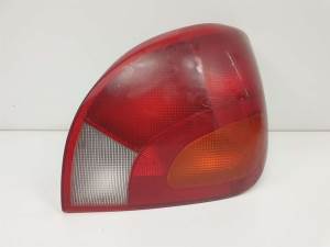 PILOTO TRASERO DERECHO 96FG13N004 FORD FIESTA BERLINA (DX) Autodesguaces Alicante